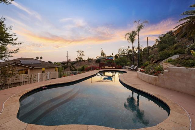2106 Zachary Gln, Escondido CA: https://media.crmls.org/mediaz/630babc6-c88e-4347-94b4-fe5f1303a3ac.jpg