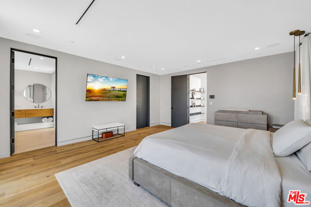 108 N Edinburgh Avenue, Los Angeles CA: https://media.crmls.org/mediaz/630bc677-bd5b-4e19-9c95-ed9894852e48.jpg