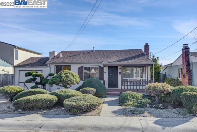 2285 Star Avenue, Castro Valley CA: https://media.crmls.org/mediaz/630ce764-29cf-418b-9958-f77c1f31d1dc.jpg