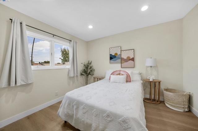 16871 Ross Lane, Huntington Beach CA: https://media.crmls.org/mediaz/630de162-cadd-496a-b8a1-bfb619d66bd7.jpg