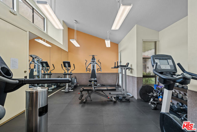 8601 Falmouth Avenue, Playa del Rey CA: https://media.crmls.org/mediaz/630e40da-5567-4378-8b81-295a491d6ef1.jpg