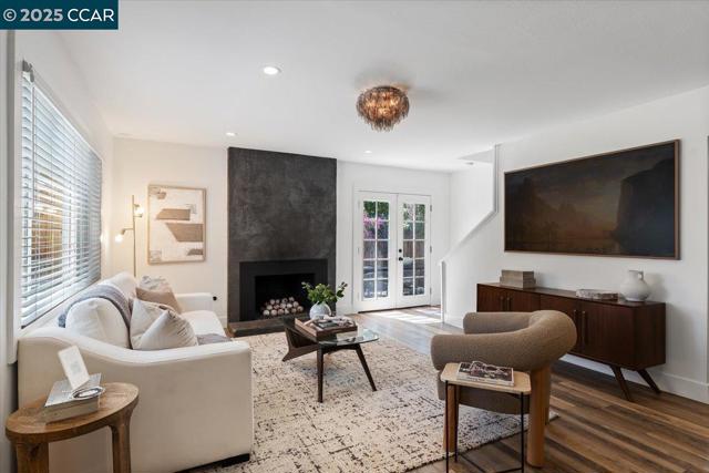 1275 Windermere Way, Concord CA: https://media.crmls.org/mediaz/630e482c-3e01-4b4f-aa59-ac4bb21074ed.jpg