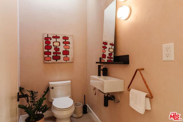 2145 Sunset Crest Drive, Los Angeles CA: https://media.crmls.org/mediaz/630ebaed-32f5-46ed-b5f1-c5d0edfcf1bf.jpg