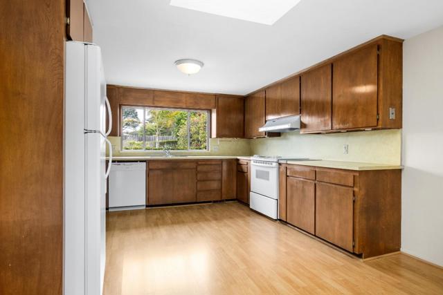 232 Peninsula Drive, Marina CA: https://media.crmls.org/mediaz/630f58d0-e796-419b-81dc-cfe002d4591d.jpg