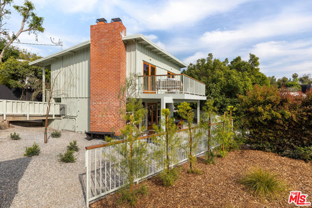 2052 Cerro Gordo Street, Los Angeles CA: https://media.crmls.org/mediaz/630f93f3-df64-4e05-a121-c198fab5962b.jpg