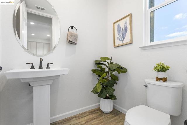 7129 Calistoga Ln, Dublin CA: https://media.crmls.org/mediaz/630fa0fc-821c-4597-a5d1-d80f4e3b3bf5.jpg