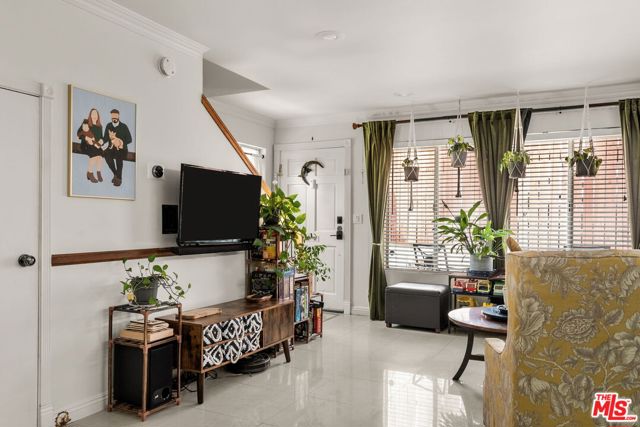 10249 Tujunga Canyon Boulevard, Tujunga CA: https://media.crmls.org/mediaz/63100a03-a665-461d-b93d-76873d4e5d13.jpg