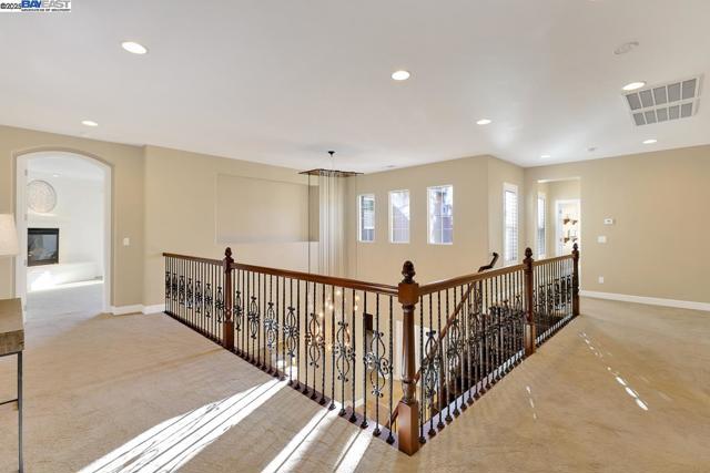 1037 Sunset Creek Ln, Pleasanton CA: https://media.crmls.org/mediaz/63103da4-c9d6-4f63-aeee-f804e740811d.jpg