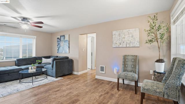 5372 Tule Tree Ln, Oakley CA: https://media.crmls.org/mediaz/63105144-6818-411f-b400-3ca058d607d3.jpg