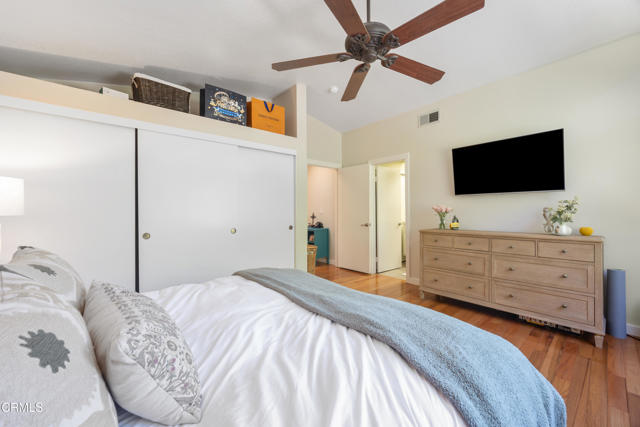 27220 Waterford Drive, Valencia CA: https://media.crmls.org/mediaz/631105e5-03fd-4525-ab89-64915b69b504.jpg