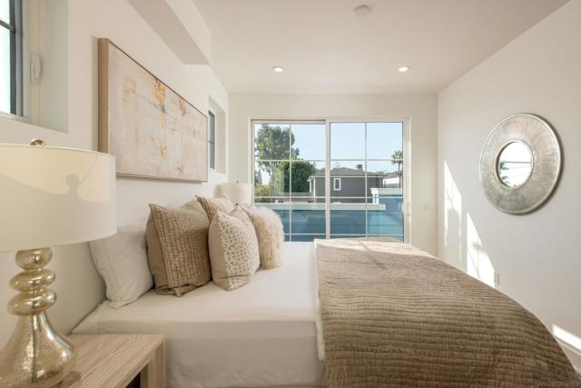 545 Orange Ave, Coronado CA: https://media.crmls.org/mediaz/631111b6-1892-4b0d-9d23-45f1b4be483f.jpg
