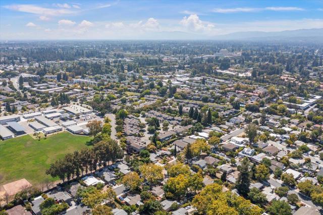 586 Burgoyne Street, Mountain View CA: https://media.crmls.org/mediaz/6311a60e-661a-433b-b808-567b7194a6c3.jpg