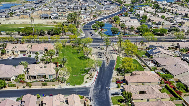 83822 Collection Drive, Indio CA: https://media.crmls.org/mediaz/6311eebf-fda0-481a-b6a9-19de59707fe9.jpg