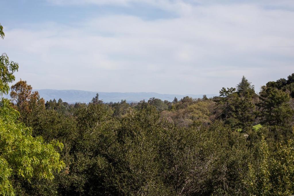 https://media.crmls.org/mediaz/63131834-4b44-4443-81bc-eac037ecc92b.jpg?preset=X-Large