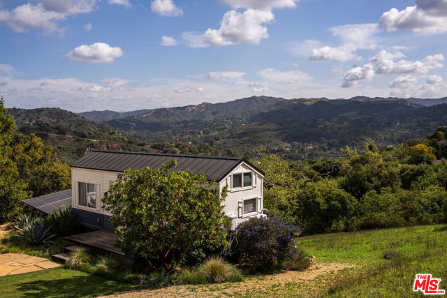 22575 Monte Vista Drive, Topanga CA: https://media.crmls.org/mediaz/63134a3e-8757-4361-8606-e7db87a5c7d1.jpg