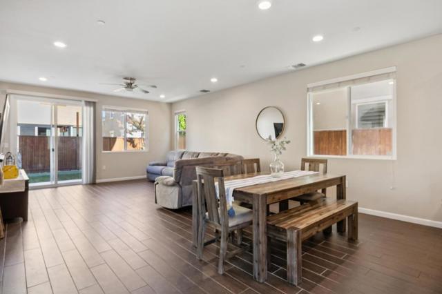 2521 Apricot Way, Gilroy CA: https://media.crmls.org/mediaz/63135be7-24e9-46eb-bb0f-d8e4181e2f2e.jpg