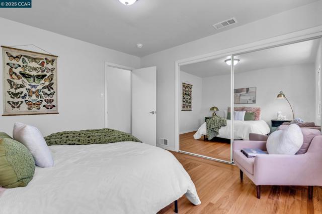 280 Sierra Dr, Walnut Creek CA: https://media.crmls.org/mediaz/631366fe-9ffb-42d2-af0d-d87247bb8cd5.jpg