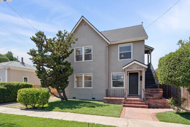 2200 Peach St, Pinole CA: https://media.crmls.org/mediaz/631422dc-be6f-4a9f-a1f1-0d426787c73b.jpg