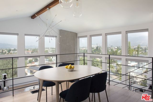 1320 Romulus Drive, Glendale CA: https://media.crmls.org/mediaz/631468b5-e3a8-448b-888f-232801e05f64.jpg