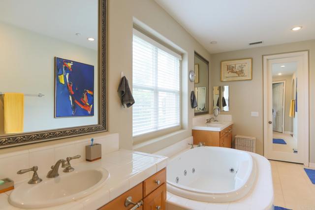 8134 Santaluz Village Green N., San Diego CA: https://media.crmls.org/mediaz/631473b9-7be6-4e58-aacf-e02d6c9841b0.jpg