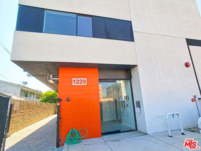 1229 S Kingsley Drive, Los Angeles CA: https://media.crmls.org/mediaz/63147e4f-e98e-47a3-ad92-65e2c8aeab42.jpg