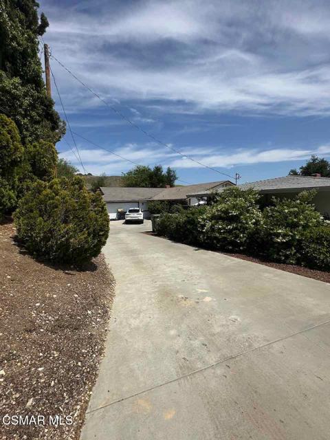 26005 Adamor Road, Calabasas CA: https://media.crmls.org/mediaz/6315efc6-d625-46dd-a038-4ba0cb15c2f8.jpg