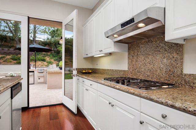 4772 Sunset Heights Ct, San Diego CA: https://media.crmls.org/mediaz/631628ee-d541-4ac4-bf37-2fb8f7569163.jpg