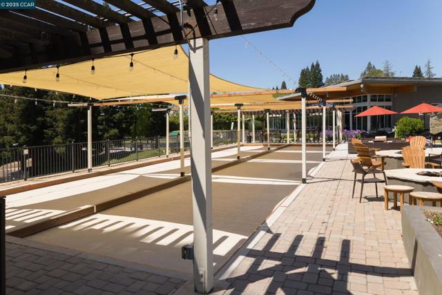 5427 Blackhawk Dr, Danville CA: https://media.crmls.org/mediaz/63162e4f-e49c-422b-8b0c-581a57a783ea.jpg