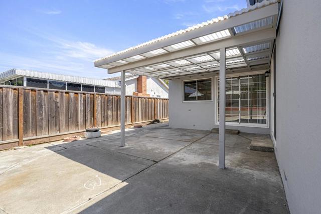 2255 Hartford Drive, Union City CA: https://media.crmls.org/mediaz/63166e8c-c7d1-450d-84e9-01ddd25d23d2.jpg