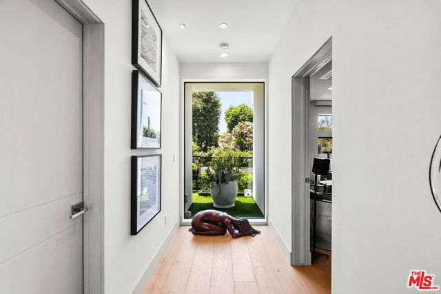 4338 Agnes Avenue, Studio City CA: https://media.crmls.org/mediaz/6316da47-0ac5-4e6e-ae21-71d57bb689d0.jpg