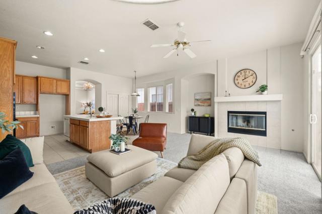 7008 Kilconnell Drive, Elk Grove CA: https://media.crmls.org/mediaz/6316ea49-abdb-4171-b652-68ea643ec12d.jpg