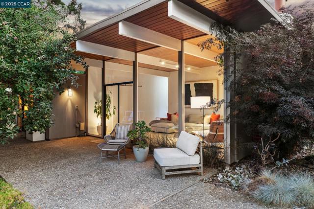 206 Santa Fe Dr, Walnut Creek CA: https://media.crmls.org/mediaz/631706a0-9077-47b8-bd86-7ff5de50e327.jpg