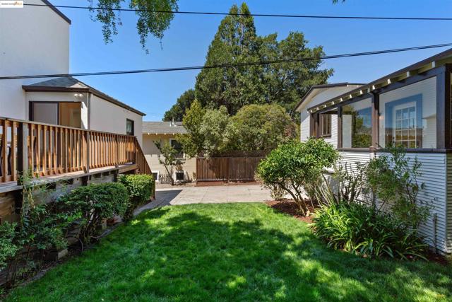 1351 Carlotta Ave, Berkeley CA: https://media.crmls.org/mediaz/6317193c-cd87-47a2-a65a-bcf3603cf57c.jpg
