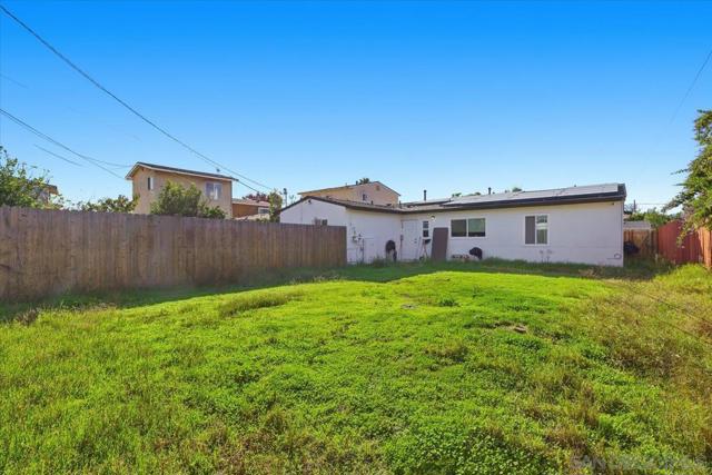 835 Colorado Ave, Chula Vista CA: https://media.crmls.org/mediaz/631728cb-de82-497a-8ded-34ec3d8144ab.jpg