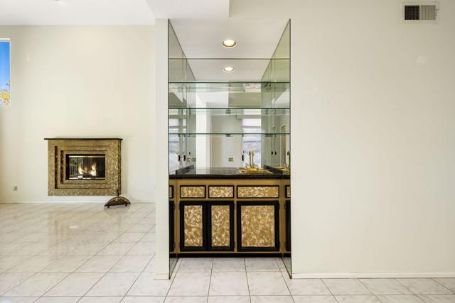 153 Lake Shore Drive, Rancho Mirage CA: https://media.crmls.org/mediaz/6317c4df-1fc8-4bf3-8d30-e87a15dc6a10.jpg