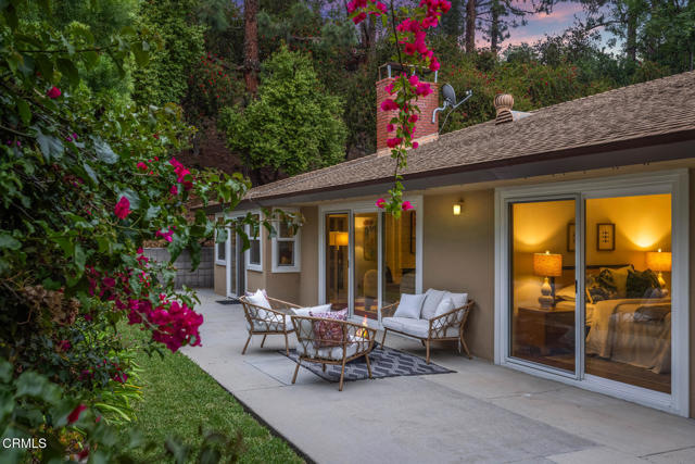 5766 Briartree Drive, La Canada Flintridge CA: https://media.crmls.org/mediaz/6317d263-4fd2-46ae-a859-00144dd31907.jpg