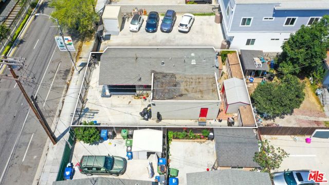 1109 Exposition Boulevard, Los Angeles CA: https://media.crmls.org/mediaz/6318b7ae-7452-4b57-8a05-024e69f6ce5e.jpg