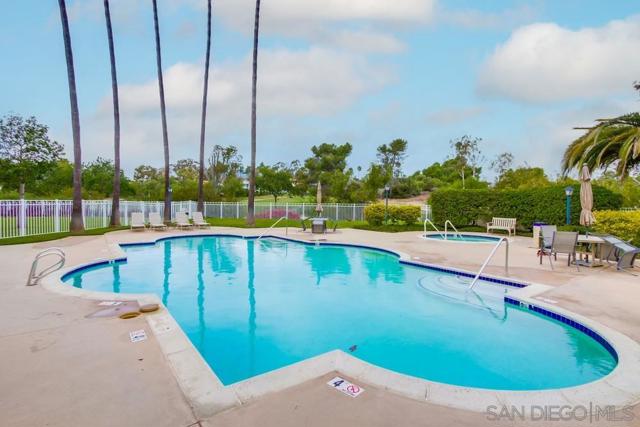 12122 Royal Birkdale Row, San Diego CA: https://media.crmls.org/mediaz/6318e487-6621-4ff0-916d-12dc3236694b.jpg