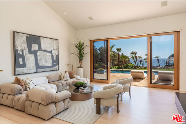 6417 Merritt Drive, Malibu CA: https://media.crmls.org/mediaz/6319c8cc-2c5c-4b65-ab3f-0f183b118899.jpg