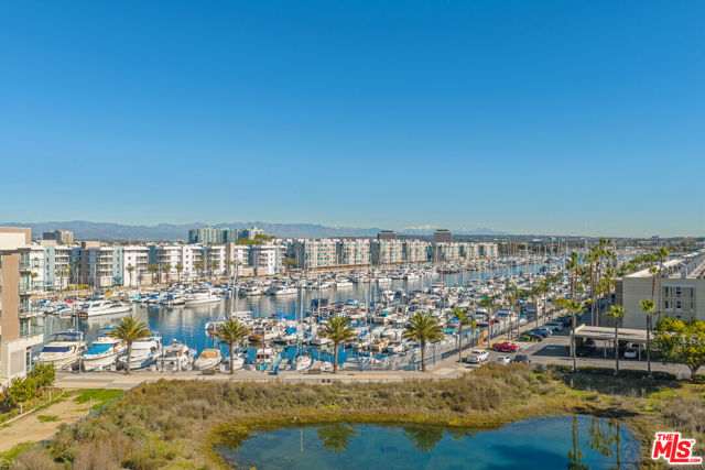 4350 Via Dolce, Marina del Rey CA: https://media.crmls.org/mediaz/6319f714-8f41-4e8c-ba2f-5b34e2da6eb3.jpg