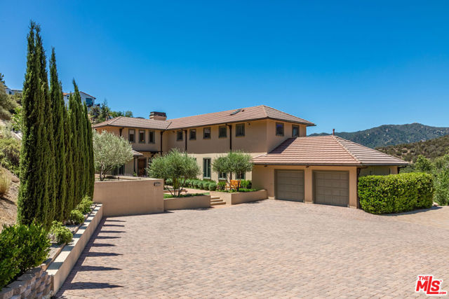 1045 Cold Canyon Road, Calabasas CA: https://media.crmls.org/mediaz/631a6781-156f-49af-9c14-b3da4b35f007.jpg