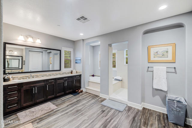 6923 Ridgemark Court, Moorpark CA: https://media.crmls.org/mediaz/631a9c66-9fe0-415c-b0c9-edce445dd57b.jpg