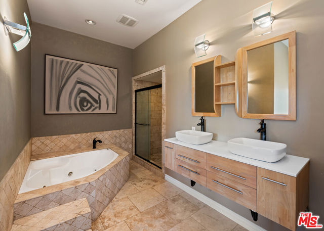 1018 N Tigertail Road, Los Angeles CA: https://media.crmls.org/mediaz/631b5622-70a7-44a5-80f7-2580303a4808.jpg