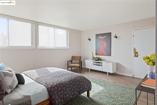 383 Staten Ave, Oakland CA: https://media.crmls.org/mediaz/631bb43a-66e0-4332-8d1d-fc3dd1b2a1d9.jpg