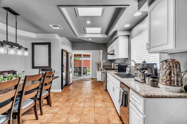1455 E California Avenue, Glendale CA: https://media.crmls.org/mediaz/631c0e99-8ce5-4a0b-a992-bdeac5827f86.jpg