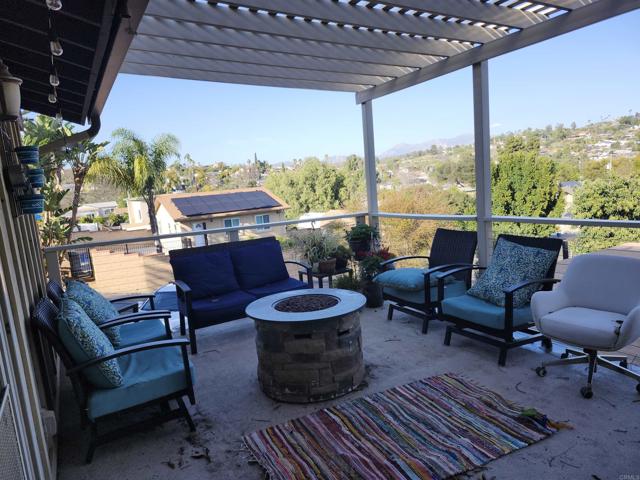 Home for Sale in Lakeside