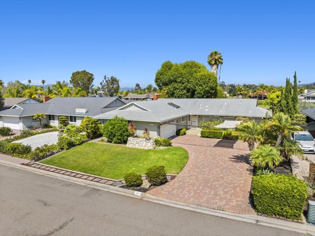 1051 La Reina Drive, San Marcos CA: https://media.crmls.org/mediaz/631c5179-3a5e-4166-8e51-5104e311b2d9.jpg