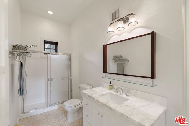 816 Hyperion Avenue, Los Angeles CA: https://media.crmls.org/mediaz/631c66b5-9455-479b-b1b9-ee6dff56f3e4.jpg