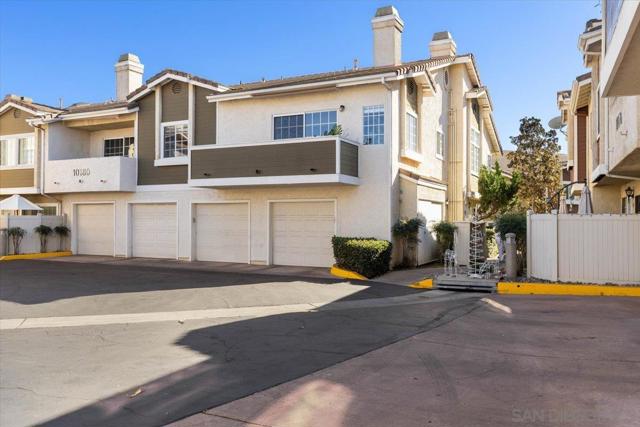 10180 Palm Glen Dr, Santee CA: https://media.crmls.org/mediaz/631c9b51-8a31-402c-b780-9a6cbb7bb75a.jpg