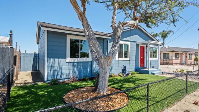 6492 6494 Lanston St., San Diego CA: https://media.crmls.org/mediaz/631d2000-4476-4563-a619-c434216a5d79.jpg